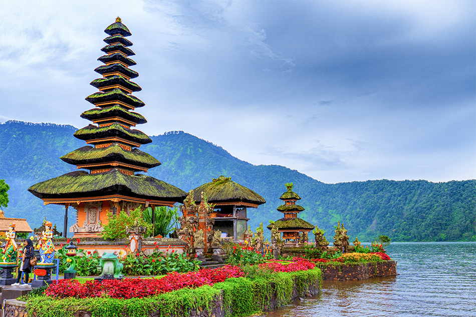Top 8  Popular Tourist Attractions in Indonesia